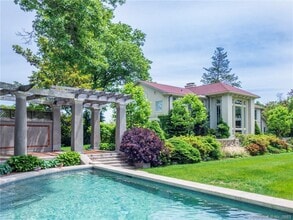 Building Photo - 10 Bluewater Hill S