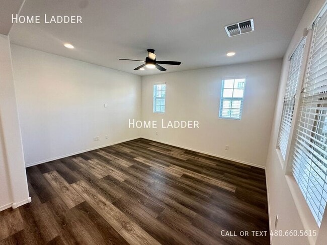 Foto del edificio - 1714 E Hampton Ln