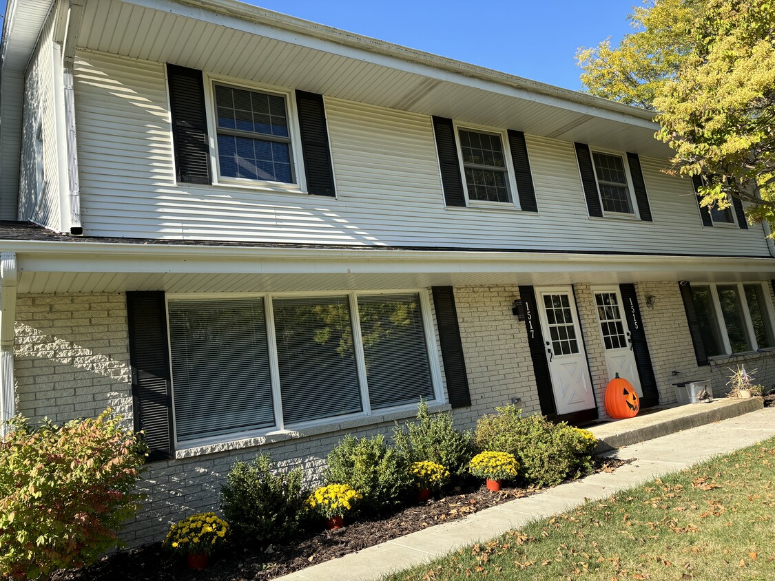 Foto principal - 1517 S River Rd