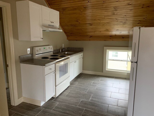 Kitchen - 80 Ballard St