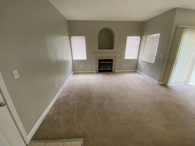 Foto del edificio - 8250 N Grand Canyon Dr