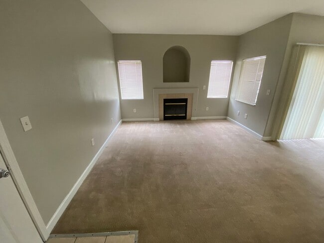 Building Photo - 8250 N Grand Canyon Dr