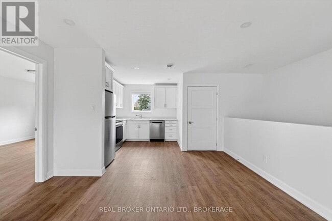 Building Photo - UNIT #6A - 600 SECOND STREET E
