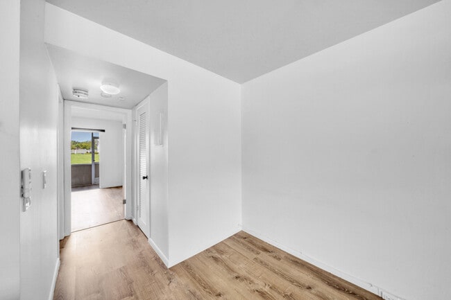 Building Photo - 127 Westbury E