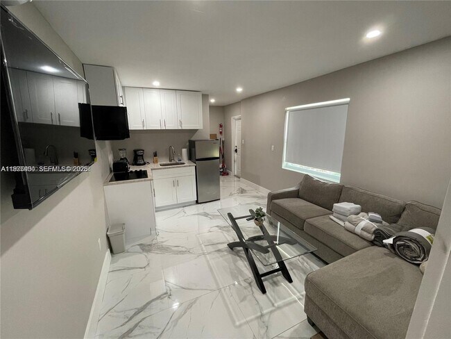 Foto del edificio - 4910 SW 28th Terrace