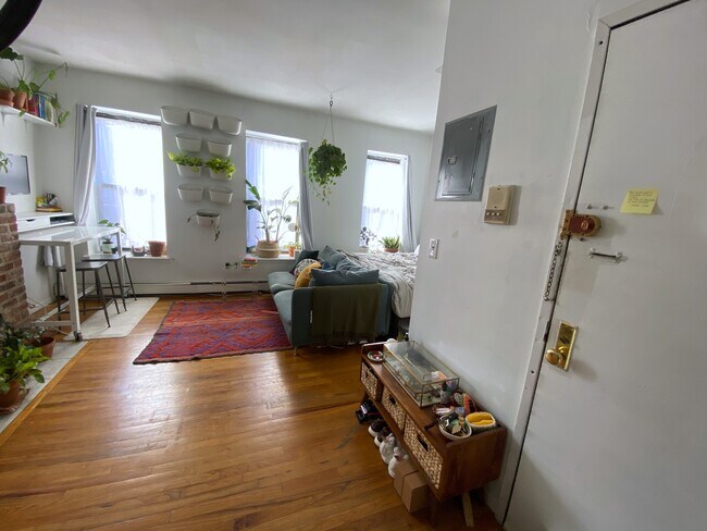 Building Photo - 75 5th Ave