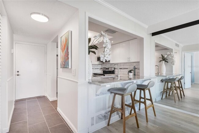 Building Photo - 6295 Bahia Del Mar Cir