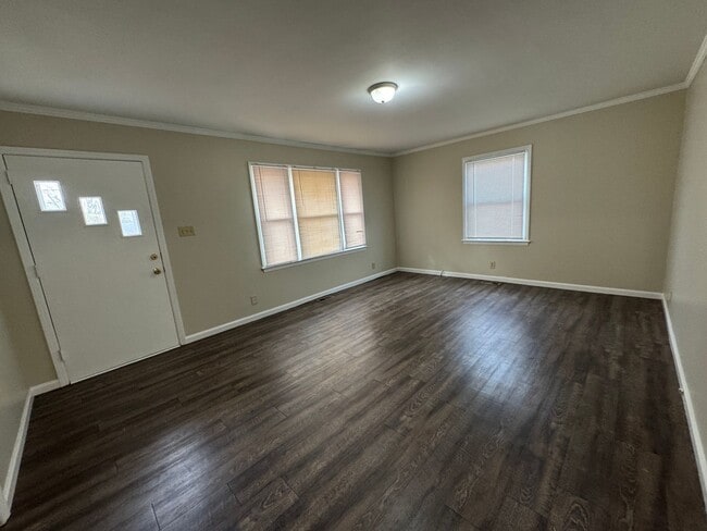 Foto del edificio - MOVE-IN READY!