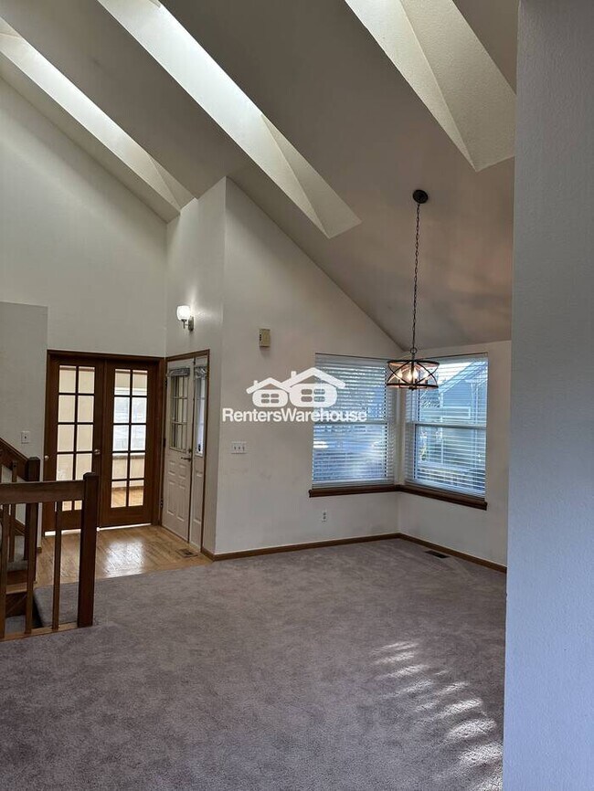 Foto del edificio - Bright, Spacious, and Perfectly Designed – Your Dream Tri-Level Home Awaits!