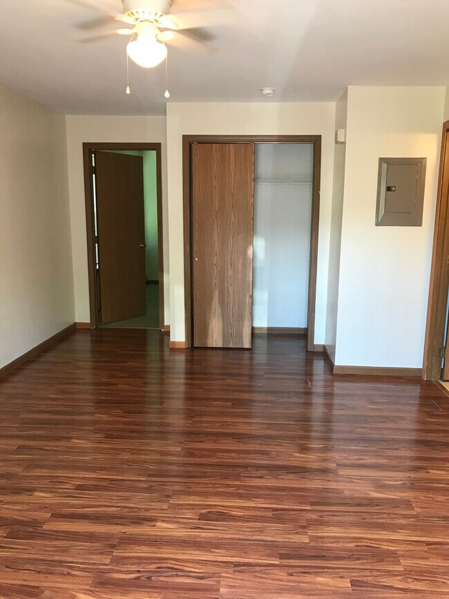 Foto del edificio - 224 Logan Ave
