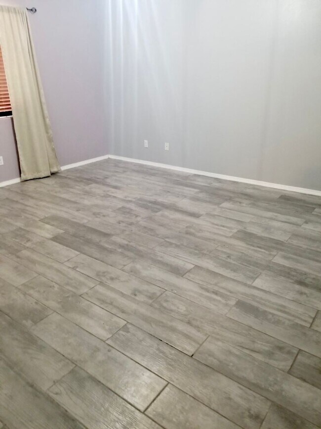 Building Photo - 5095 Kensington Way