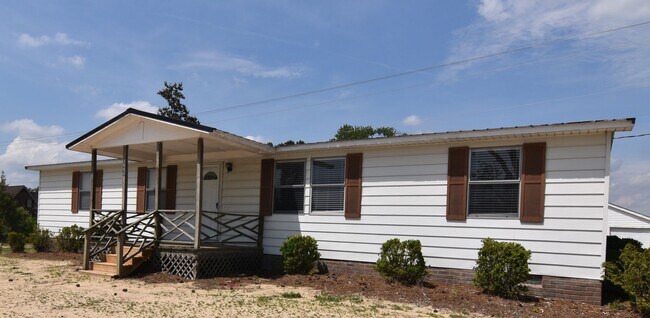 Foto del edificio - Spacious & Updated Double-Wide Home on a L...