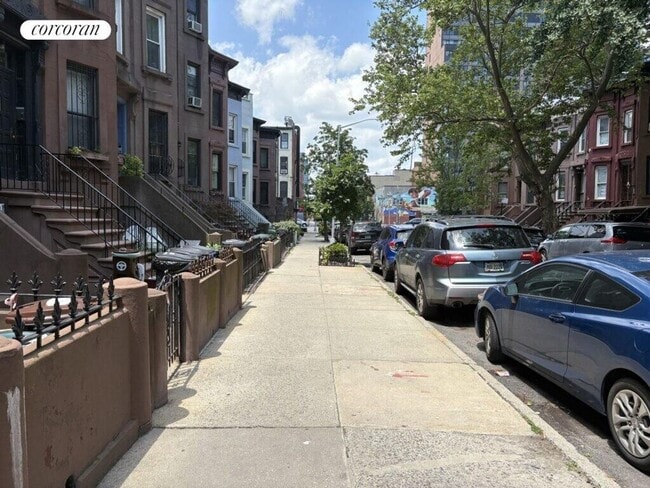 Building Photo - 678 Degraw St