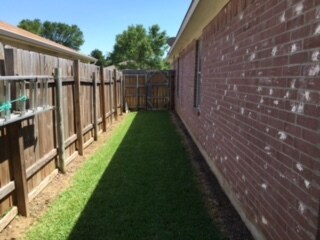 Patio lateral con puerta - 5611 Northstar Ln