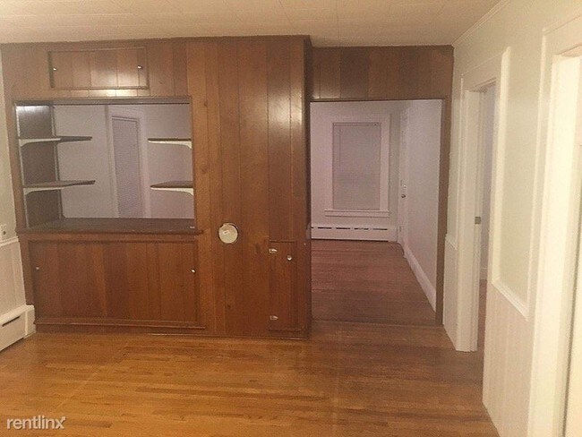 Building Photo - 4 br, 1 bath Apartment - 183 School Street 2