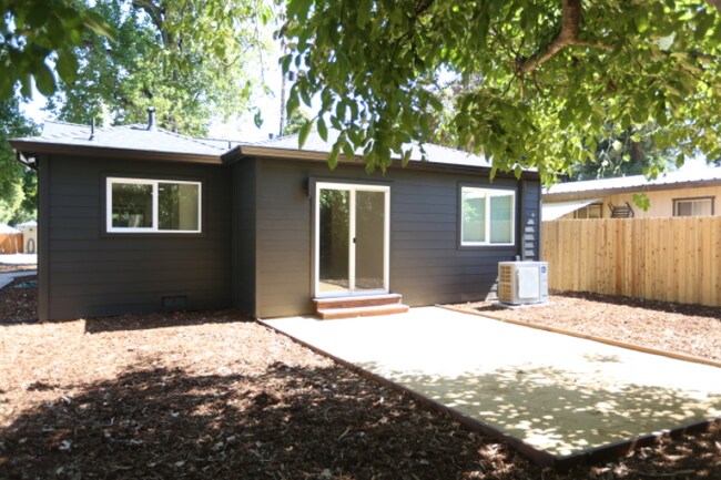 Building Photo - 2614 Russell St