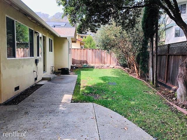 Building Photo - 15 Sneckner Ct