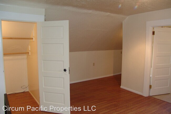 Building Photo - 115 NW 22nd Pl