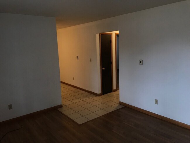 Building Photo - 15 Village Dr