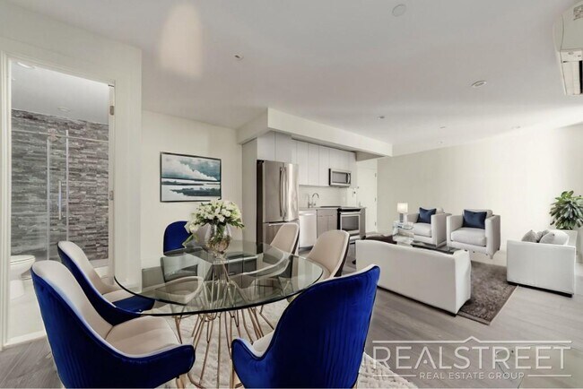 Building Photo - Stunning 2 BED w/ Balcony in Bushwick!