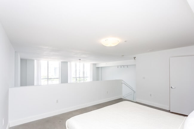 Building Photo - Cynergi Lofts at Wynwood