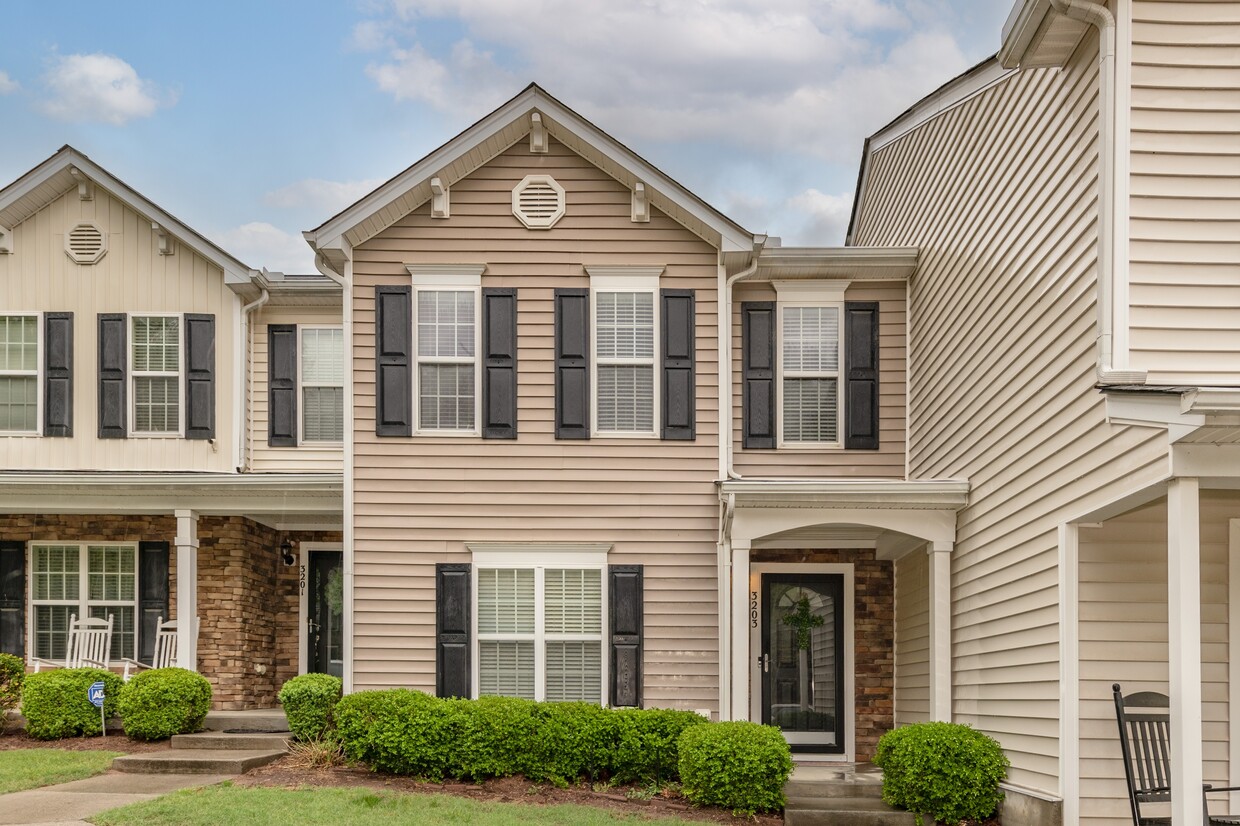 Foto principal - 3203 Ivy Wood Ln