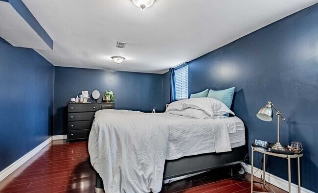 Photo du bâtiment - 32 Strader Av