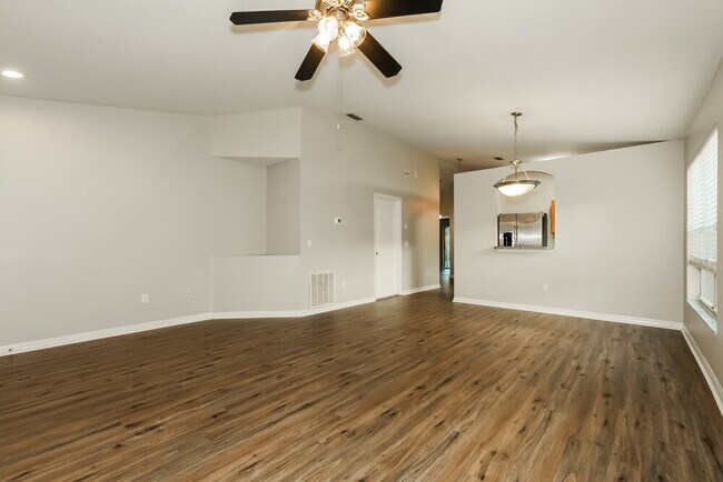 Foto del edificio - 1036 Lake Shore Ranch Dr