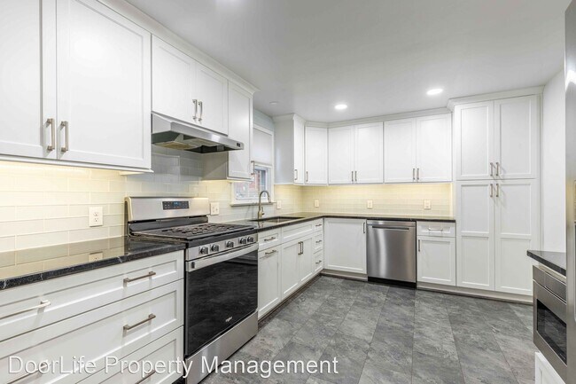Building Photo - 3 br, 1 bath House - 338 Highland Ave