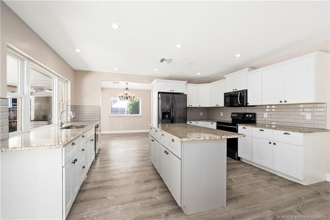 Building Photo - 4590 SE Glen Ridge Trail