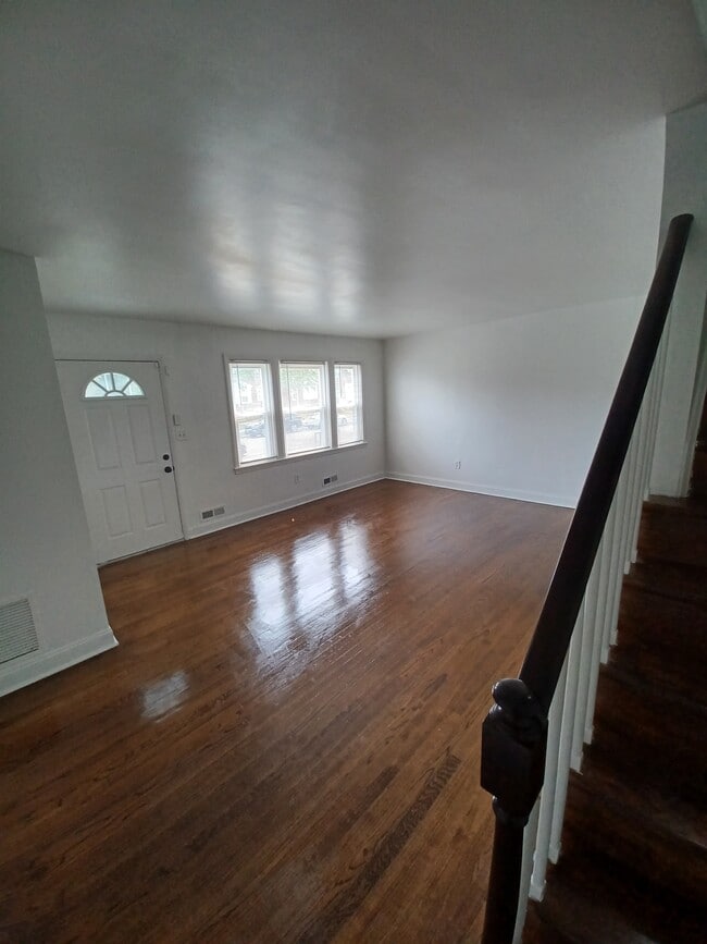 Building Photo - 1646 Heathfield Rd