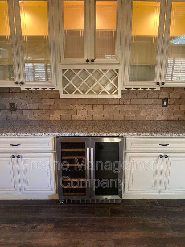 Foto del edificio - 2450 W Beechwood Ave
