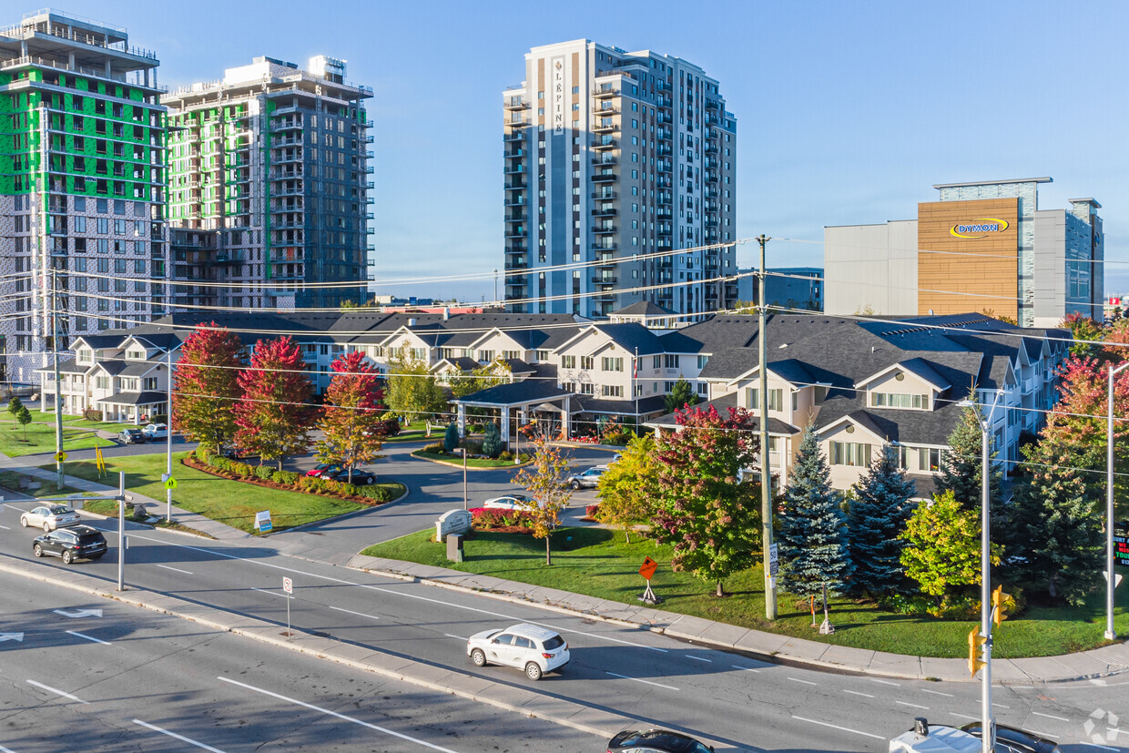 Photo du bâtiment - The Court at Barrhaven