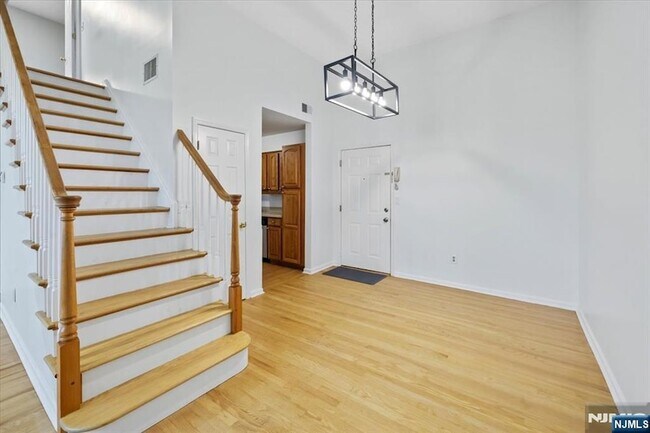 Foto del edificio - 32 Smith Ave