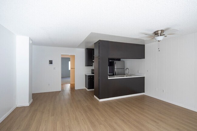 Foto del edificio - 1656 Reed Ave