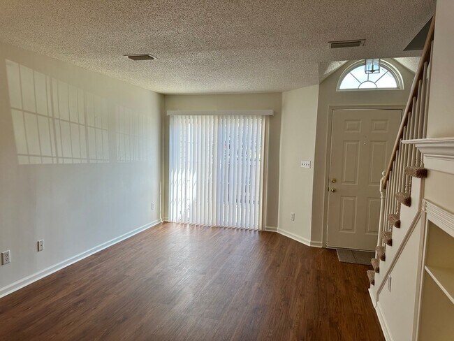 Foto del edificio - Condo in La Fontaine Available!