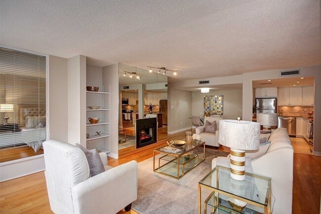 Photo du bâtiment - 135 George St S