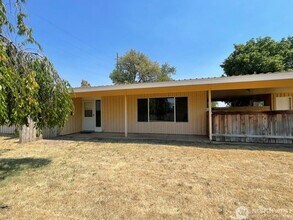 Building Photo - 511 Castle Dr