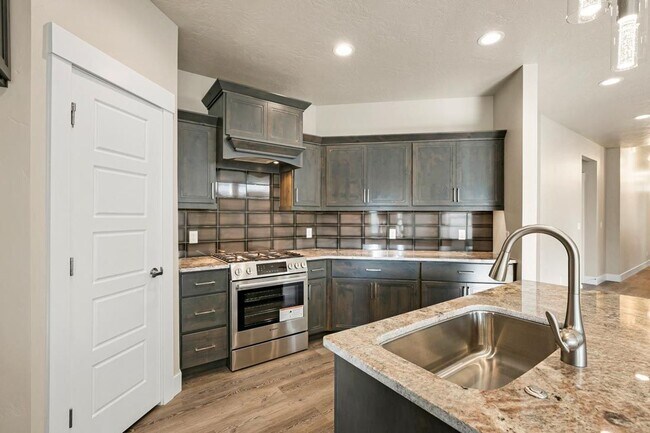 Foto del edificio - OPEN HOUSE THIS WEEKEND!! Stunning Home Ca...
