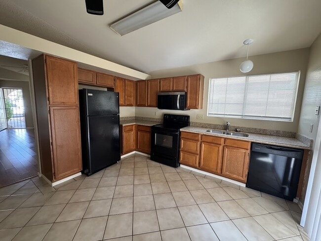 Foto del edificio - 7427 W Cherry Hills Dr