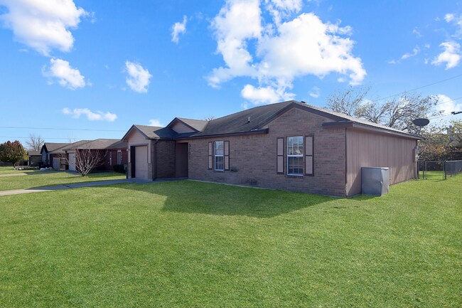 Foto del edificio - 3706 Palmtree Ln