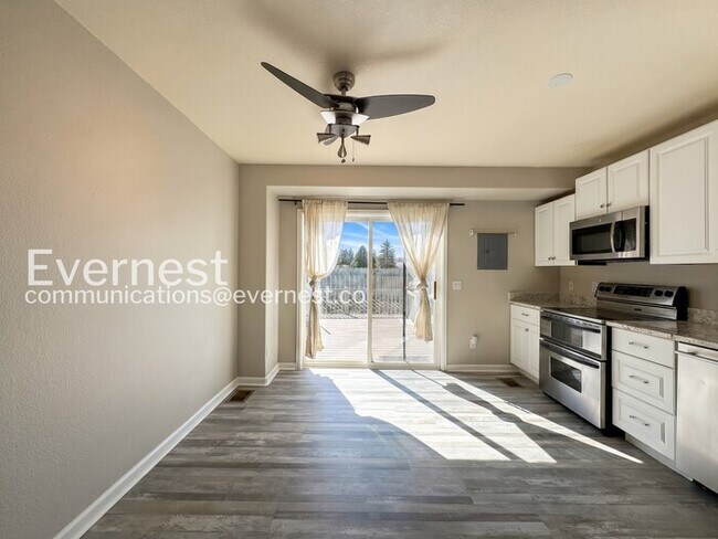 Foto del edificio - 2040 Oakcrest Cir