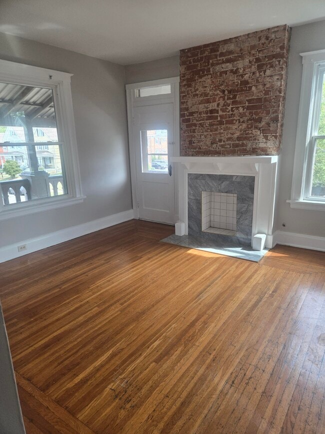 Building Photo - 2221 Hudson Ave