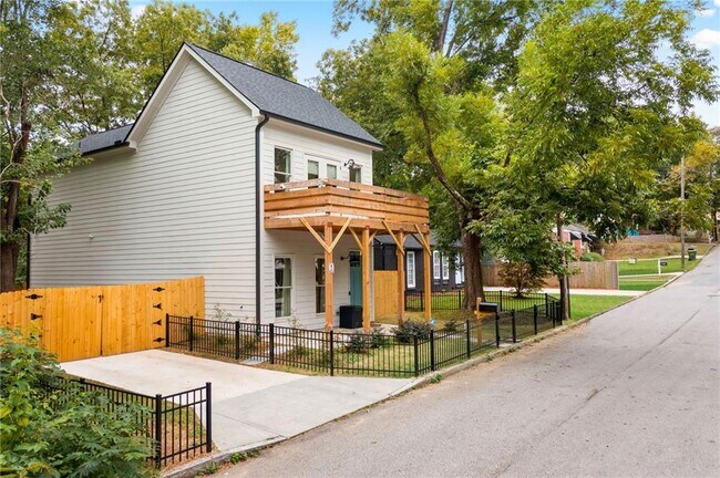 Foto del edificio - 1052 Camilla St SW