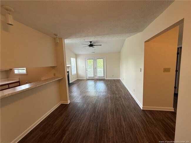 Foto del edificio - 300 Waterdown Dr