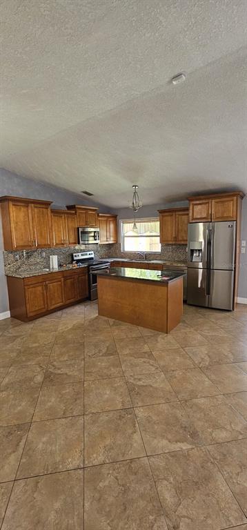 Foto del edificio - 4703 Cypress Tree Dr