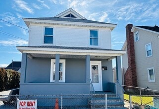 Building Photo - 14 1st St