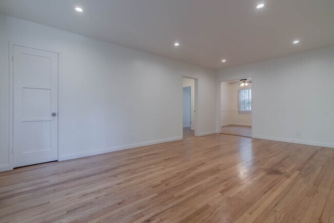 Building Photo - 1444 S Sherbourne Dr
