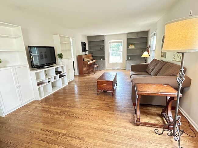 Living room - 1001 Eddy Ct