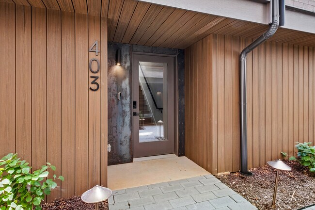 Building Photo - 403 SE Mulberry Ct